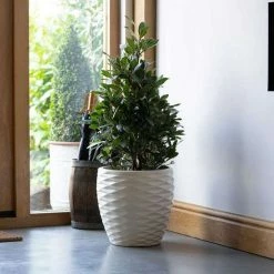 34cm Round Bilbao Planter in Ivory