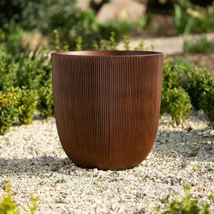 45cm Round Ridged Planter in Brown 3 45cm Round Ridged Planter in Brown - Image 3